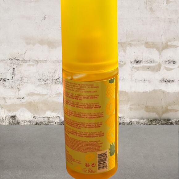 I Heart Revolution Pineapple Brightening Fixing Spray NEW - Picture 3 of 4